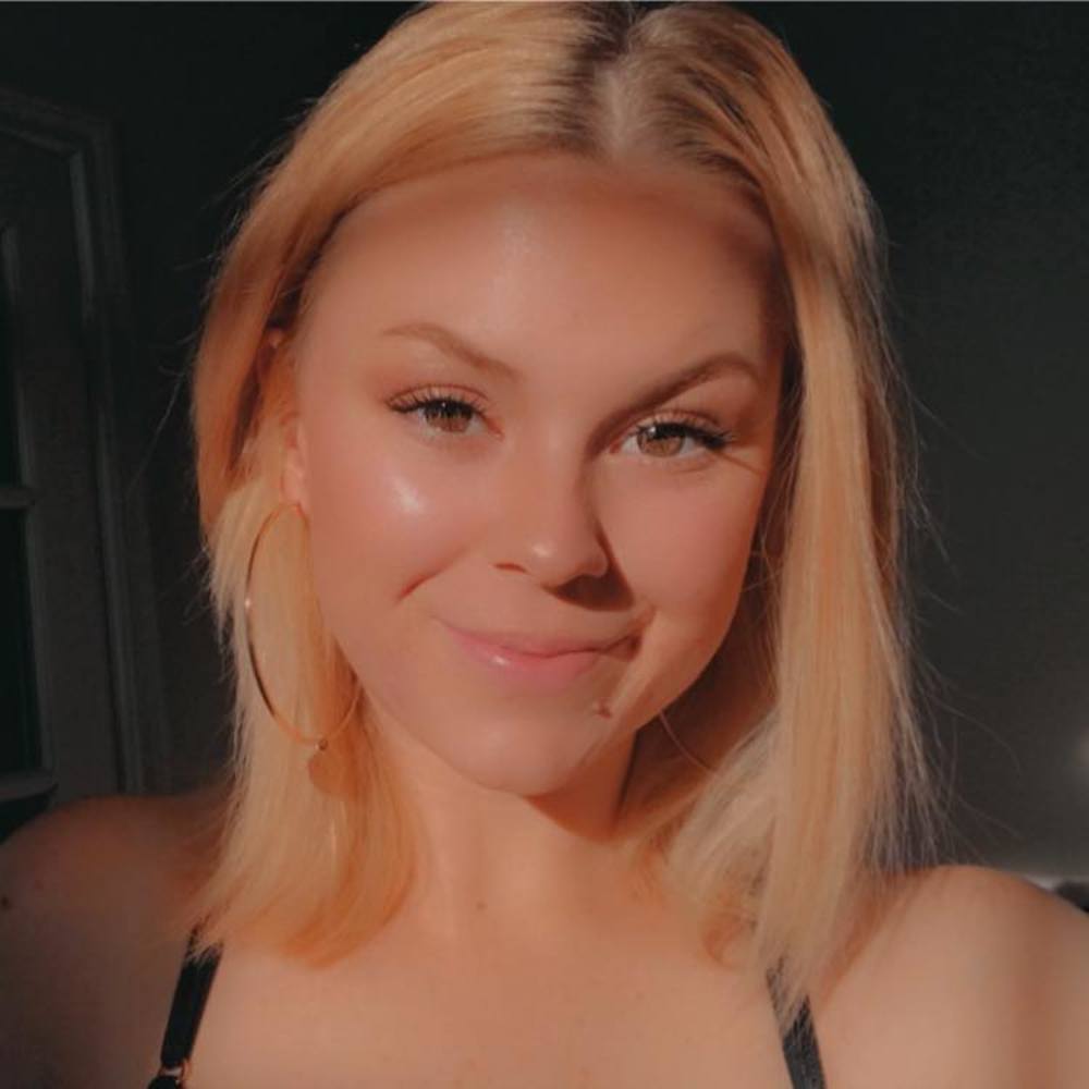 Meet your Posher, Cassandra